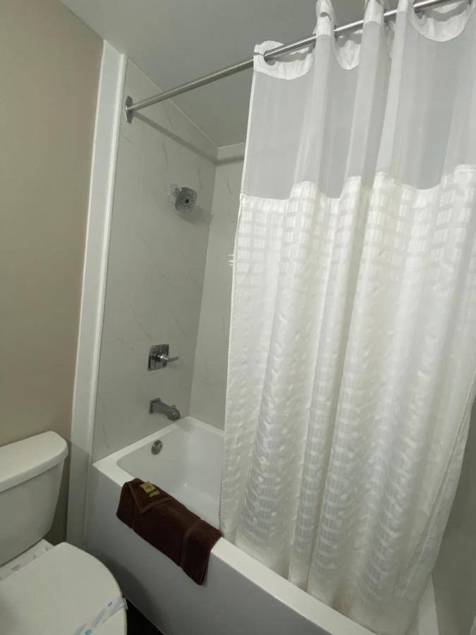 Imperial Motel 100 Mile House Zewnętrze zdjęcie