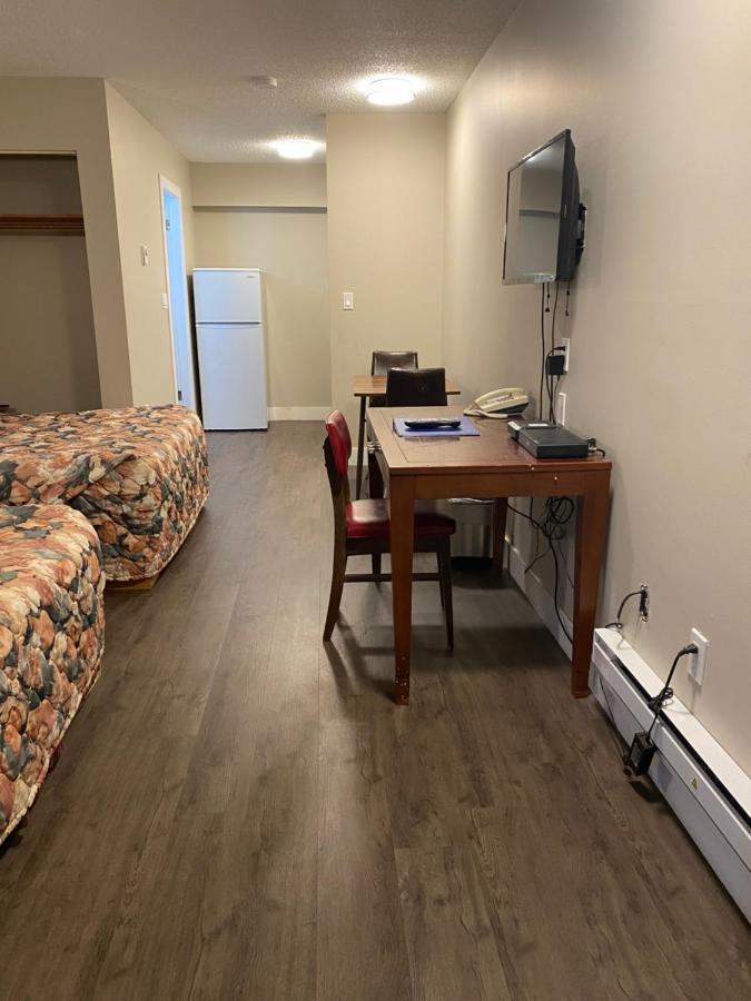 Imperial Motel 100 Mile House Zewnętrze zdjęcie