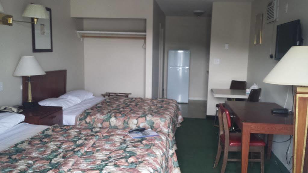 Imperial Motel 100 Mile House Zewnętrze zdjęcie