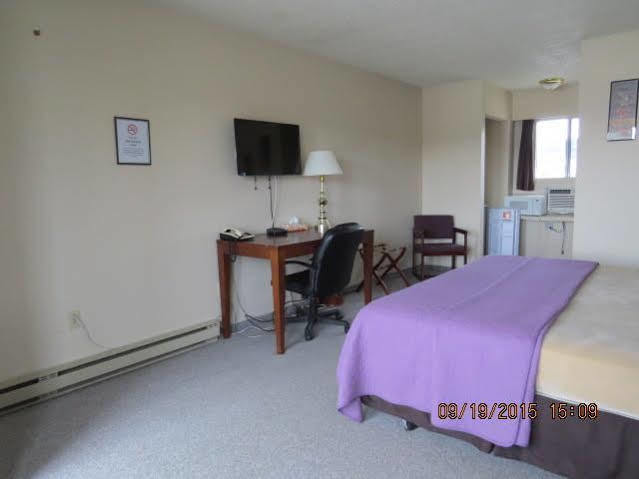 Imperial Motel 100 Mile House Zewnętrze zdjęcie