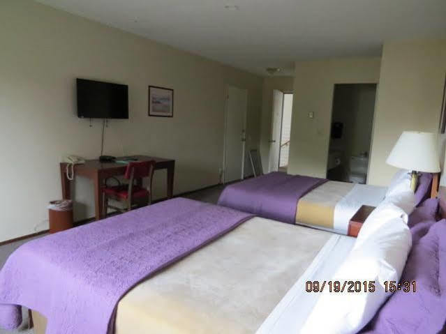 Imperial Motel 100 Mile House Zewnętrze zdjęcie