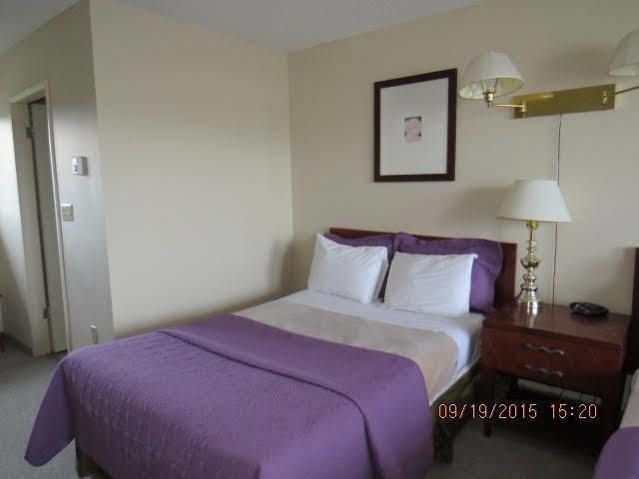 Imperial Motel 100 Mile House Zewnętrze zdjęcie